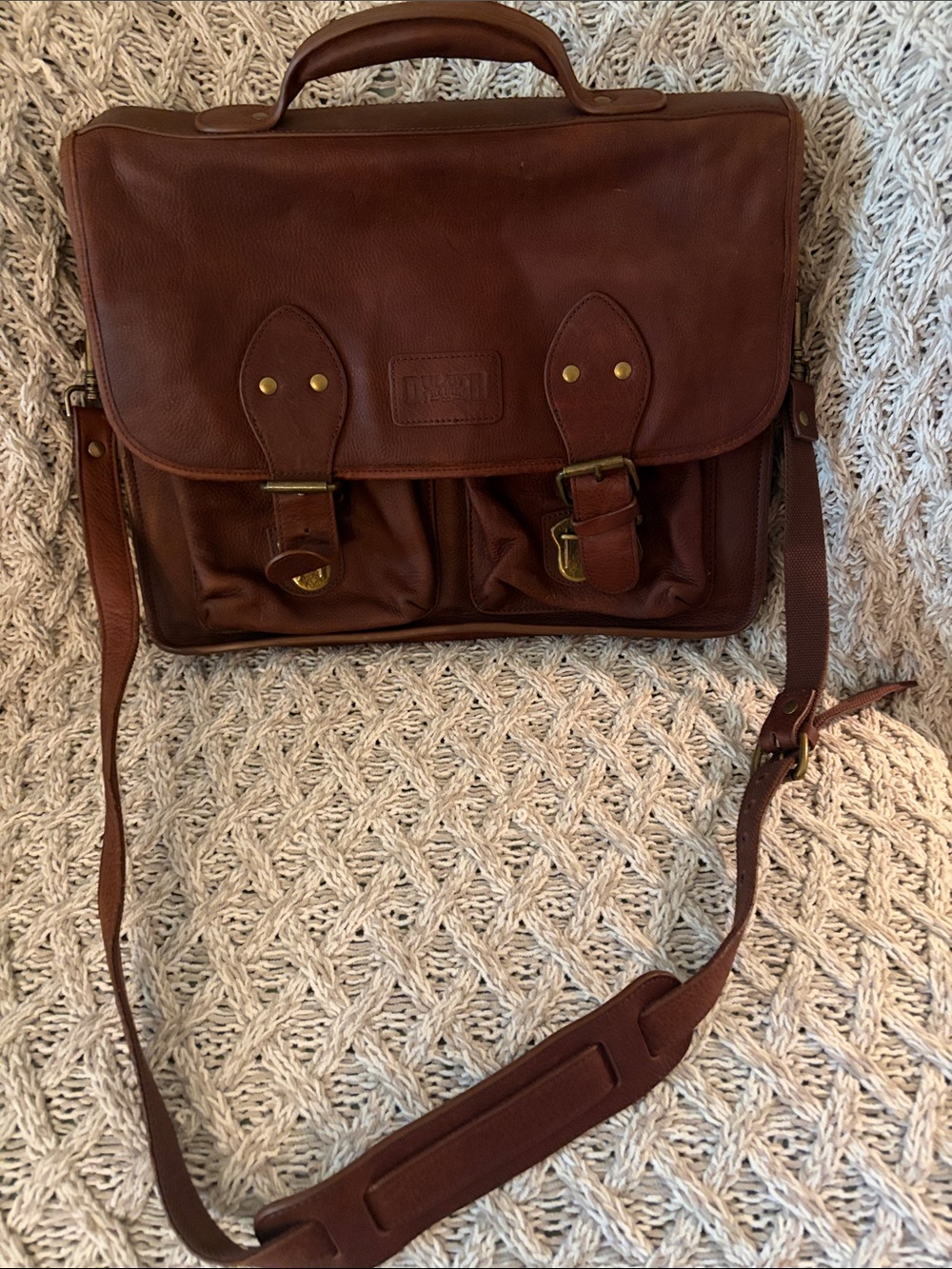 Duluth Trading Co .. Lifetime Leather Bashful Billionaires Bag ..